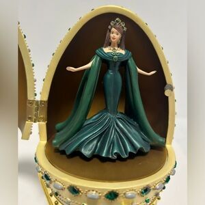 Barbie Collectibles Empress of Emeralds Resin Egg Avon Exclusive 2000 Mattel